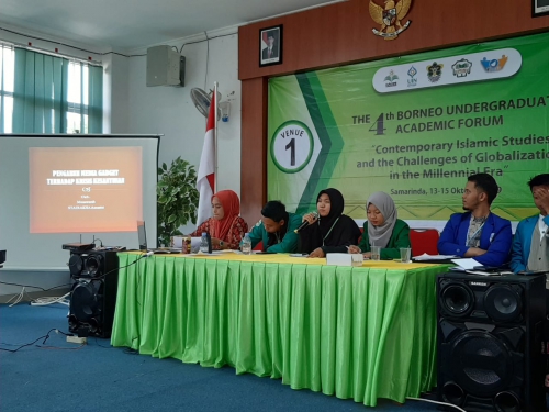 Presentasi Mahasiswi STAI Rakha Amuntai (An.Munawarah) Dalam The 4 th Borneo Undergraduate Academic Forum Di Samarinda